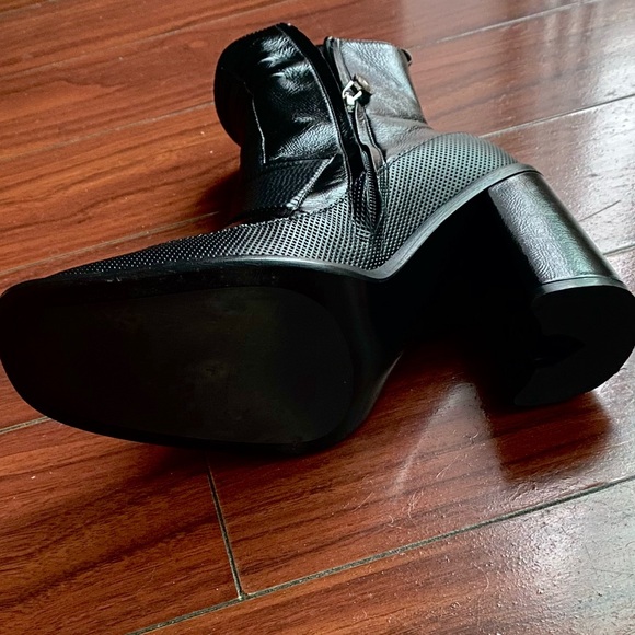 Louis Vuitton Black MoTo boots size 38 limited edition not available on LV - Picture 5 of 5